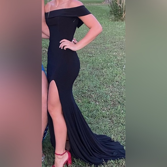 Size 0 (fits like a 2) prom dress.